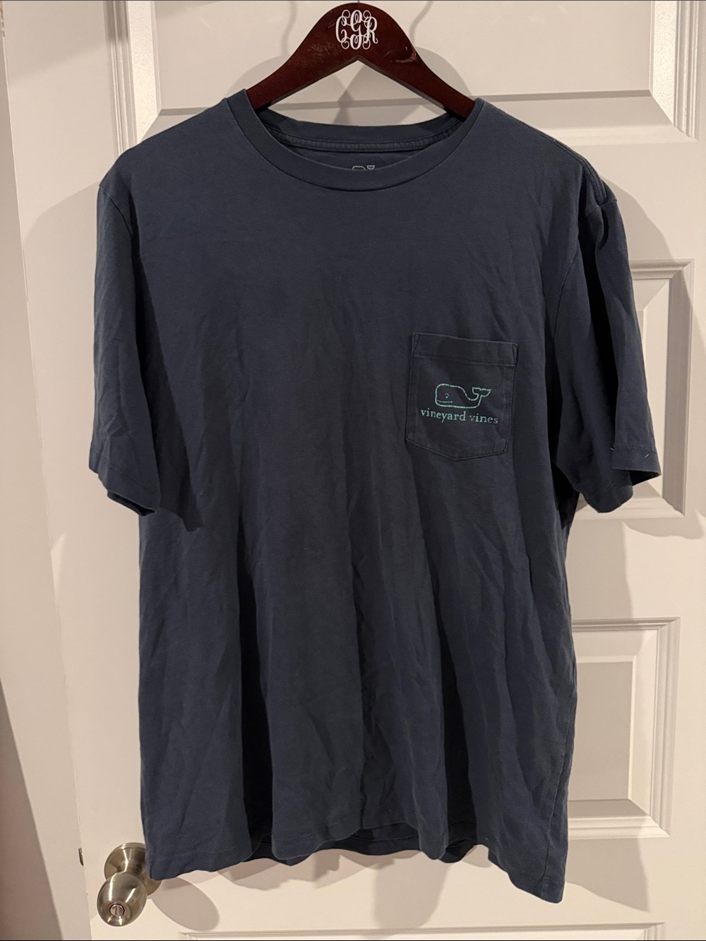 Vineyard Vines Men's Pocket short sleeve Tshirt in Navy w light blue whale Logo